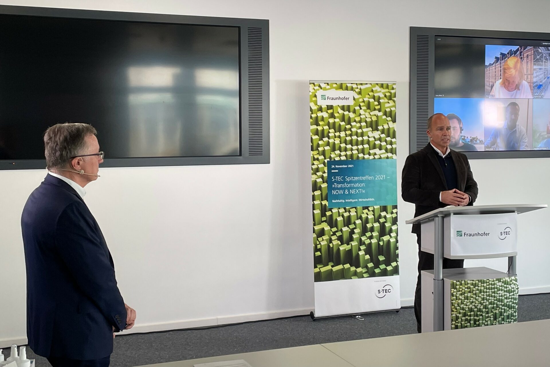 Die Institutsleiter Dr. Wilhelm Bauer (IAO) und Dr. Thomas Bauernhansl (IPA) eröffneten das S-TEC Spitzentreffen »Transformation: NOW & NEXT!«.
